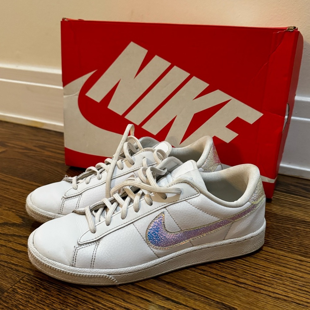 Nike Basic Leather Casual Women’s Size 7.5 White Pink Purple Sparkle Swoosh